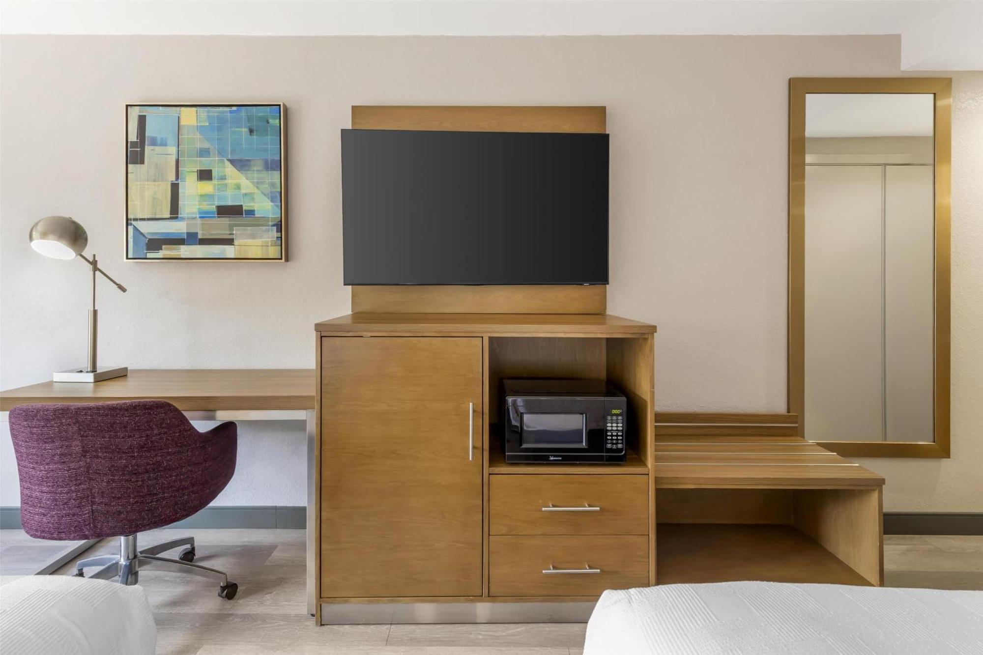 Best Western Plus Raleigh Crabtree Valley Hotel Exterior photo