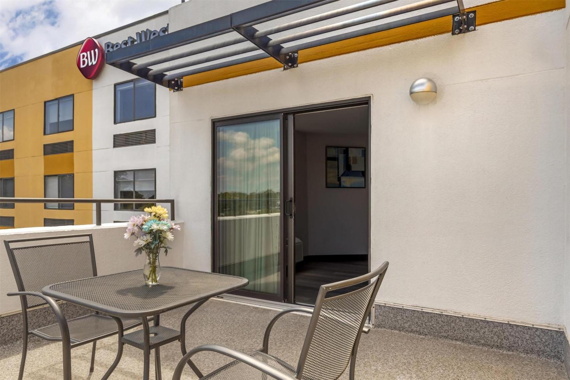 Best Western Plus Raleigh Crabtree Valley Hotel Exterior photo