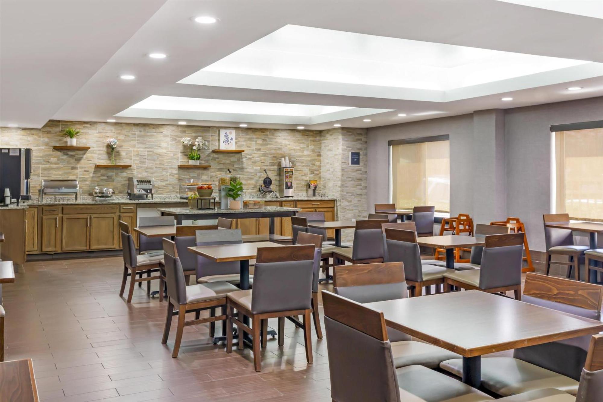 Best Western Plus Raleigh Crabtree Valley Hotel Exterior photo